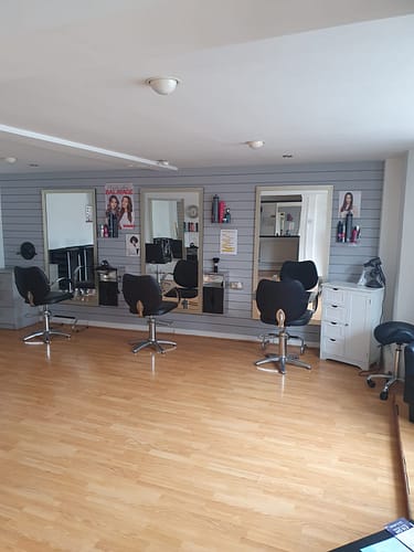 Giggs Salon 8.56.56